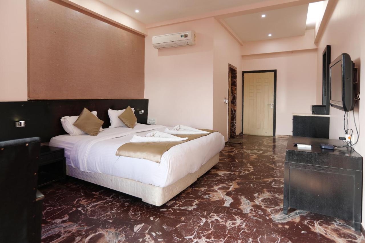 Hotel Aristro Lonavala Eksteriør billede