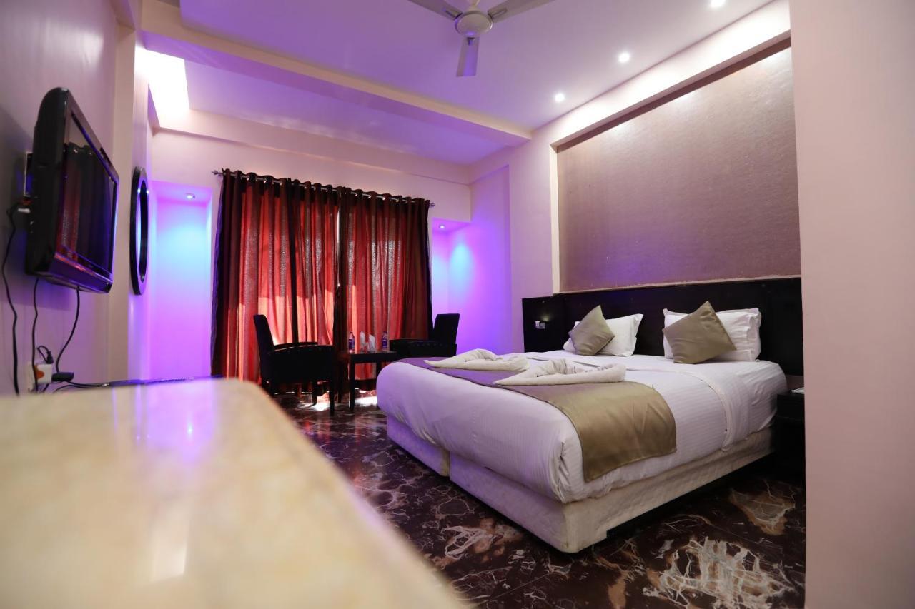 Hotel Aristro Lonavala Eksteriør billede