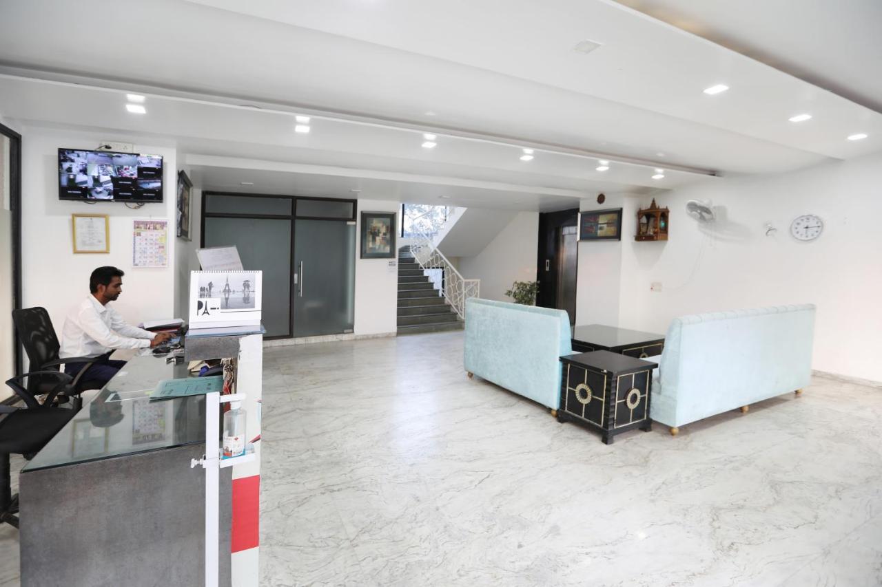 Hotel Aristro Lonavala Eksteriør billede