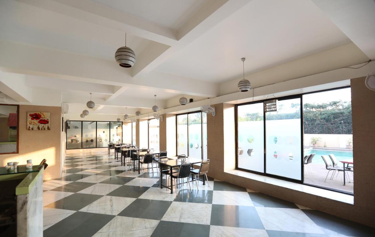 Hotel Aristro Lonavala Eksteriør billede