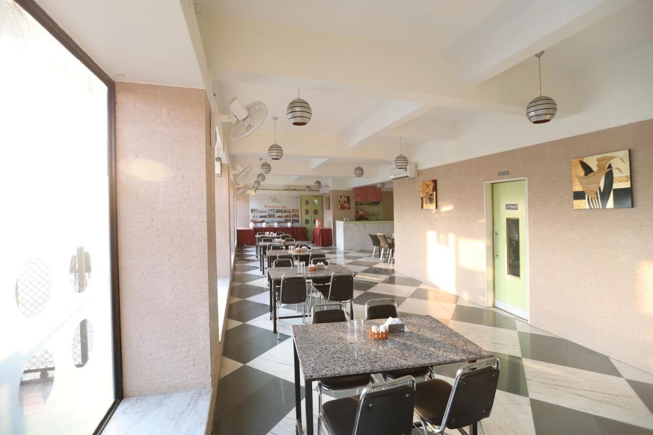 Hotel Aristro Lonavala Eksteriør billede