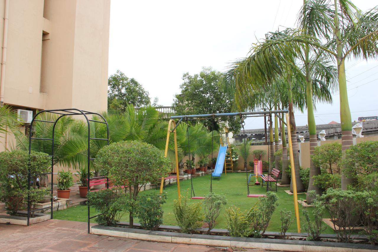 Hotel Aristro Lonavala Eksteriør billede