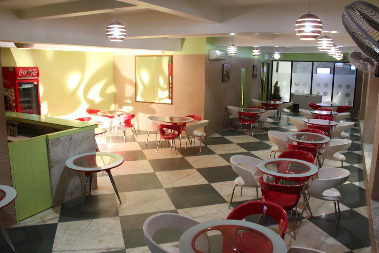 Hotel Aristro Lonavala Eksteriør billede