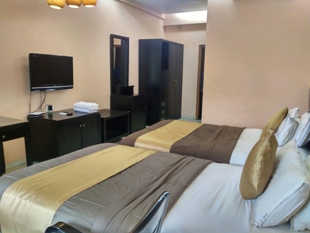 Hotel Aristro Lonavala Eksteriør billede