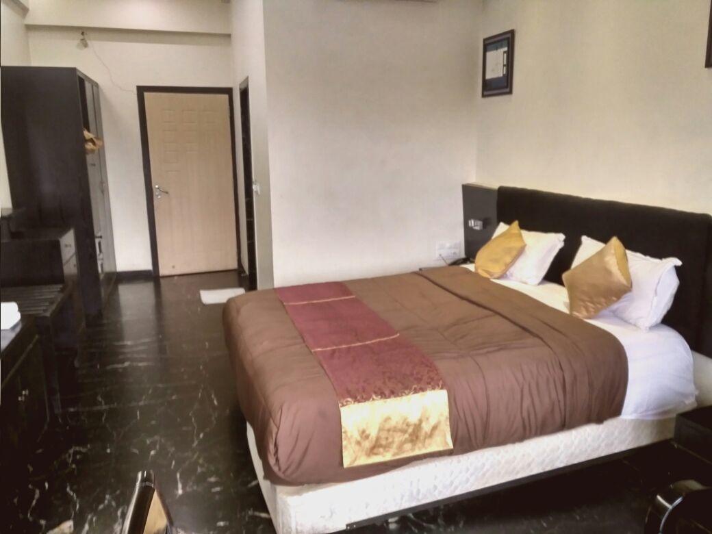Hotel Aristro Lonavala Eksteriør billede